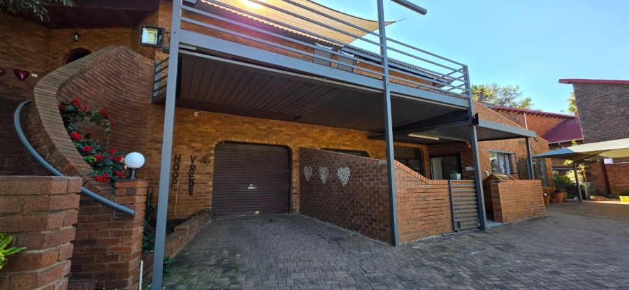 To Let 7 Bedroom Property for Rent in Safari Gardens North West